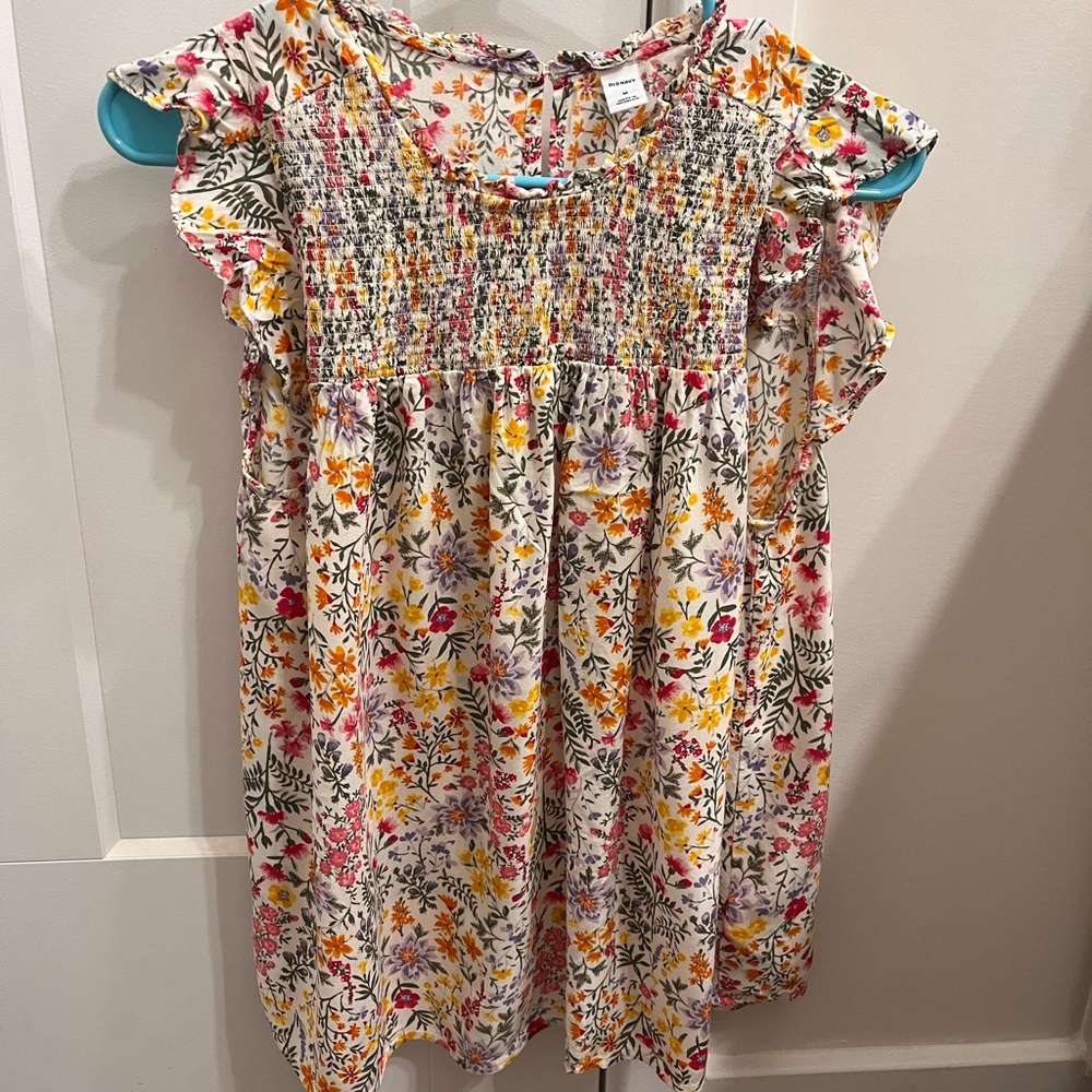 Floral ruffled sleeve blouse Size medium